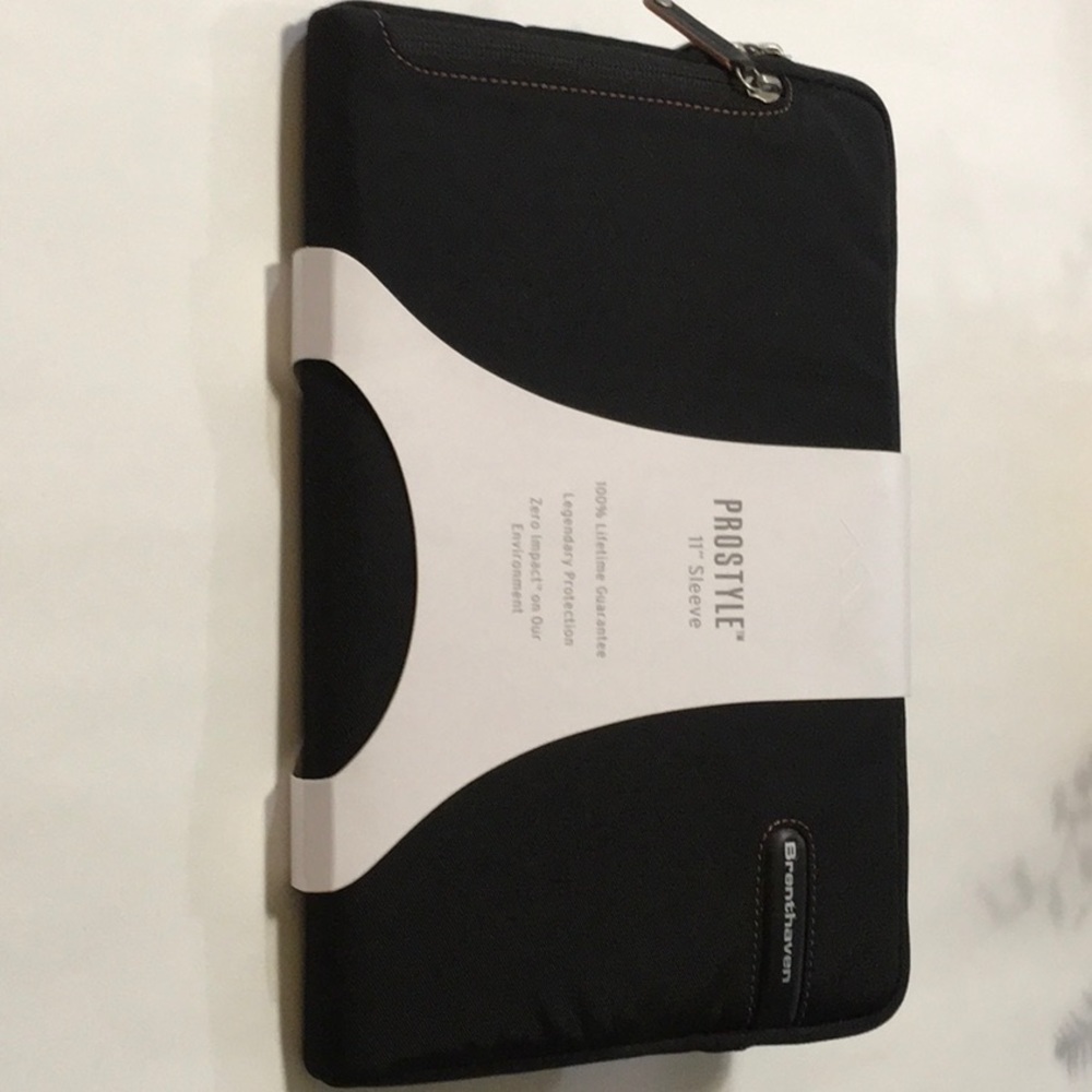 NEW Brenthaven Prostyle 11” laptop  sleeve - Black